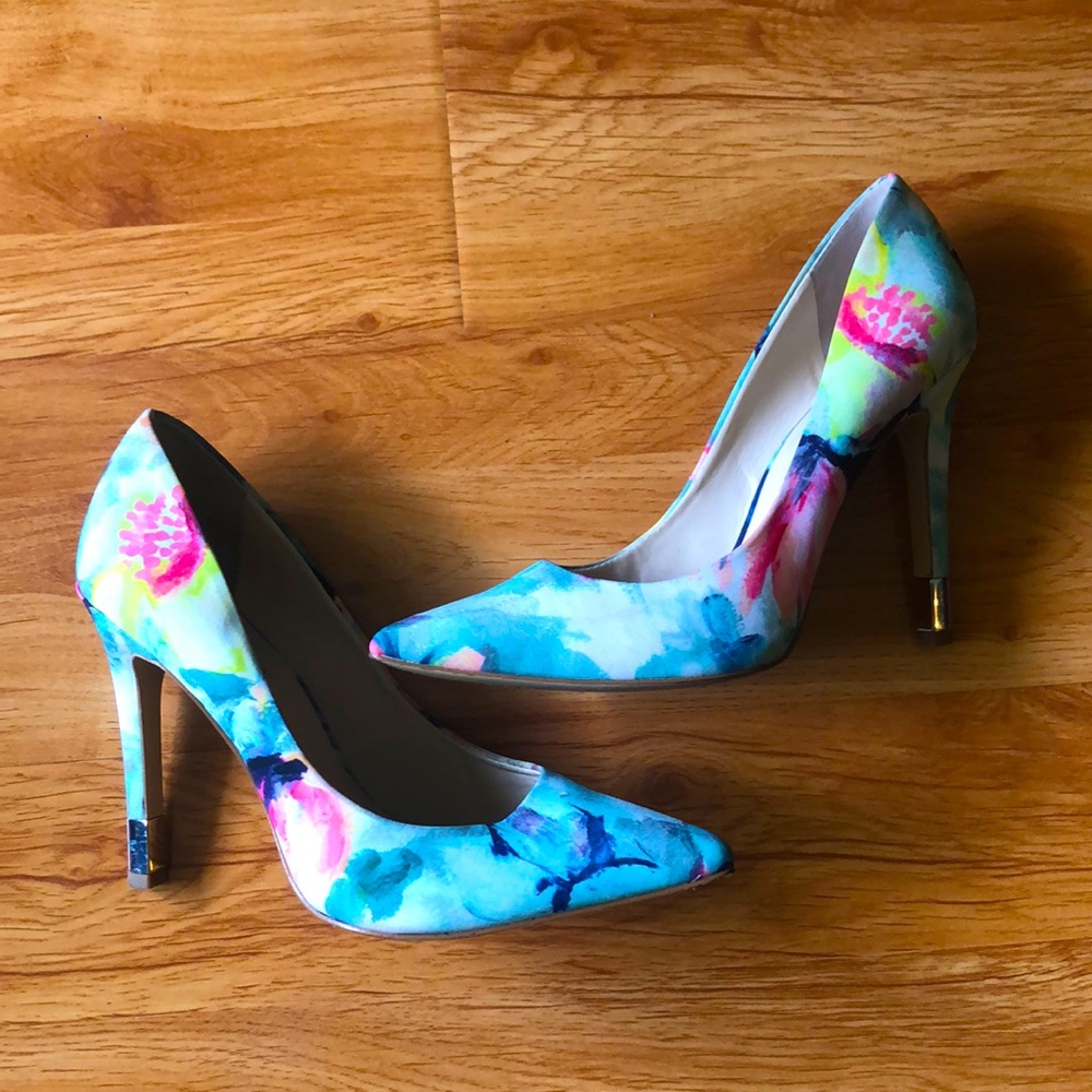 Guess Watercolor Pumps